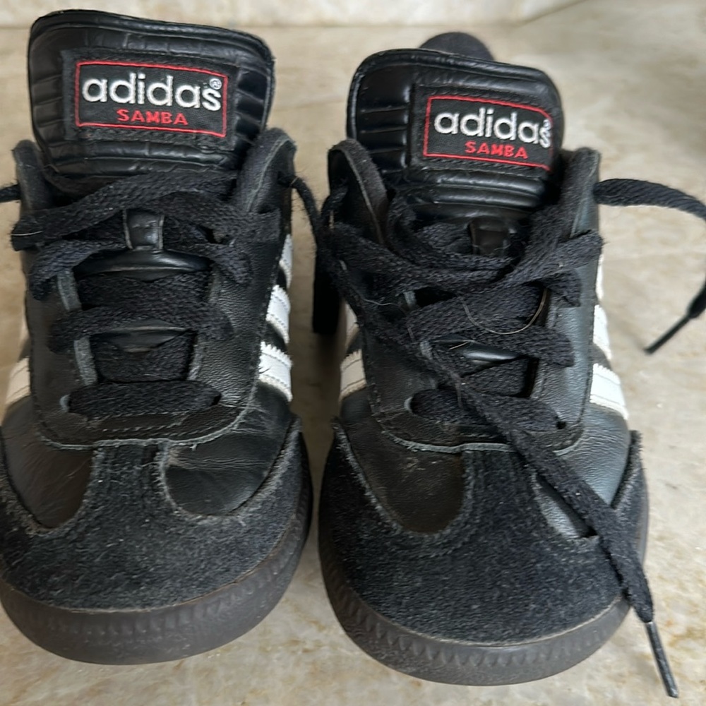 Boys adidas samba indoor soccer shoe